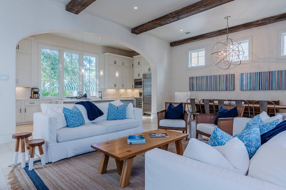 30 A vacation rental living room